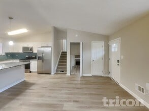 212 Hemlock Dr in Stockbridge, GA - Foto de edificio - Building Photo