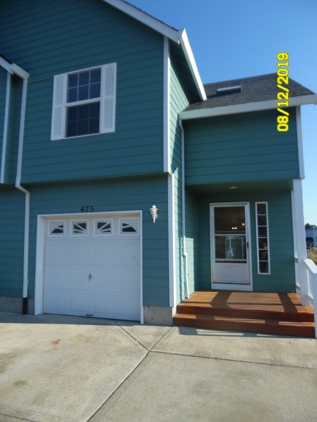 property at 473-475 SE Excel St