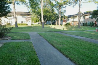 3938 Laura Leigh Dr in Friendswood, TX - Building Photo - Building Photo