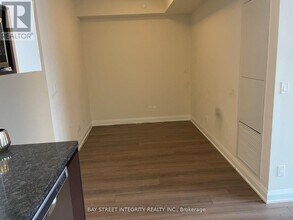 15 Water Walk Dr in Markham, ON - Building Photo - Building Photo