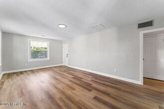 1833 San Marco Blvd in Jacksonville, FL - Foto de edificio - Building Photo