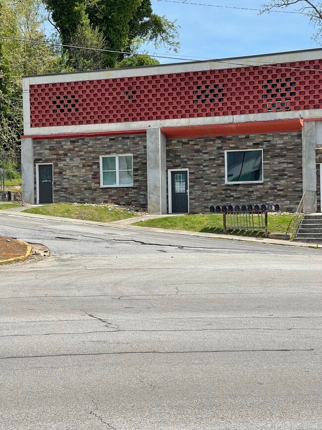 305 Rebecca St, Unit 307 in Bristol, VA - Foto de edificio - Building Photo