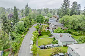 3039 49th Ave SW in Seattle, WA - Building Photo - Building Photo