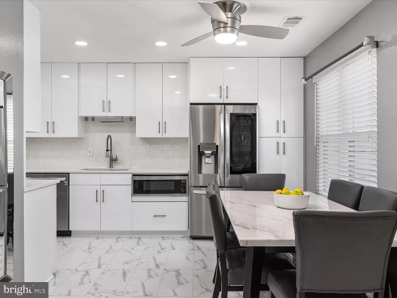 14707 Southwarke Pl in Centreville, VA - Foto de edificio