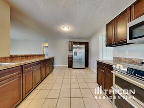 646 Pine Forest Dr in Brandon, FL - Building Photo - Building Photo
