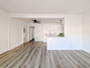 1818 W Sumac Ln in Anaheim, CA - Foto de edificio - Building Photo