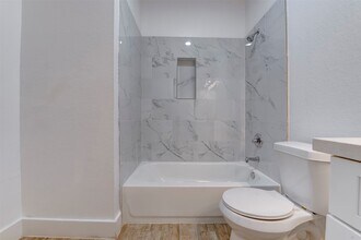 5121 Southwind St in Houston, TX - Building Photo - Building Photo