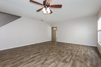 11108 Newbridge Dr in Riverview, FL - Building Photo - Building Photo