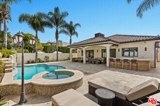 12419 Erwin St in Los Angeles, CA - Building Photo - Building Photo