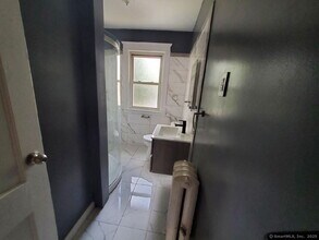 58 Whiting St in Hamden, CT - Building Photo - Building Photo