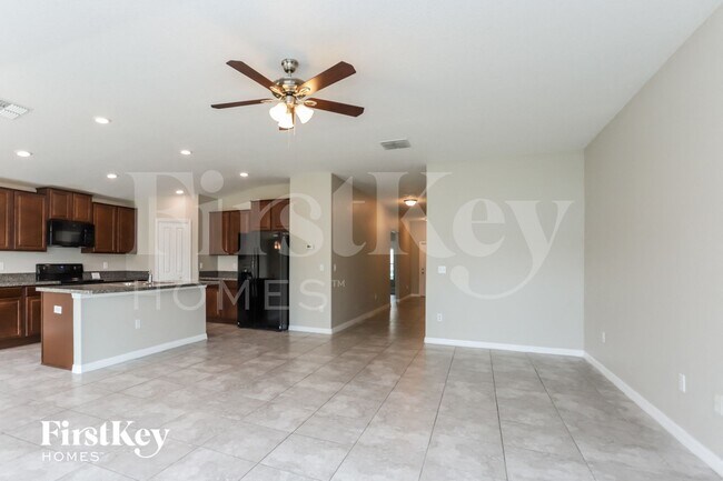 10656 Standing Stone Dr in Wimauma, FL - Foto de edificio - Building Photo