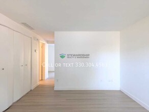 376 Oak Mnr Ave NE in Massillon, OH - Building Photo - Building Photo