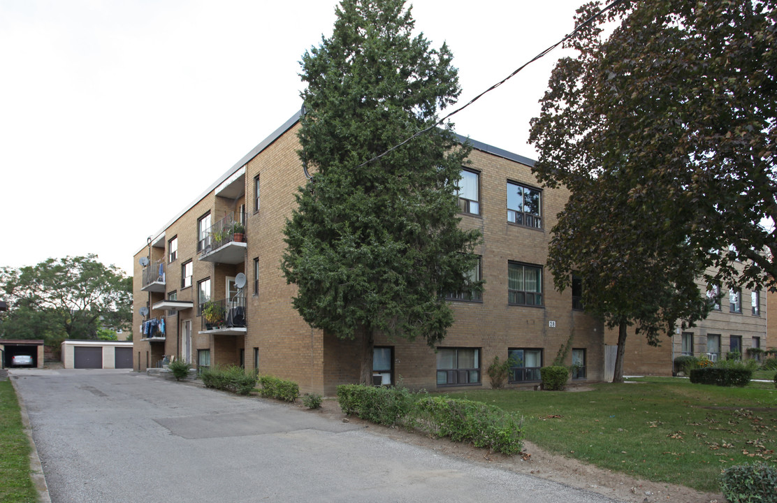 28 Wasdale Cres in Toronto, ON - Building Photo