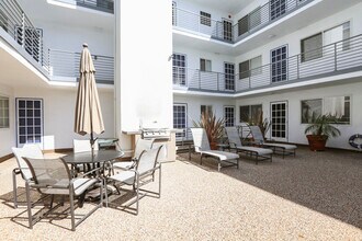229 Bicknell Ave, Unit 209 in Santa Monica, CA - Building Photo - Building Photo