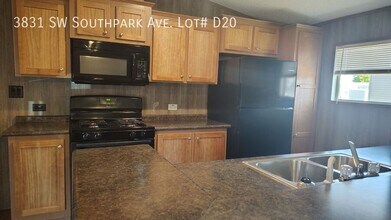 3831 SW South Park Ave in Topeka, KS - Building Photo - Building Photo