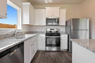 10391 Red Cardinal Dr in Cleveland, TX - Building Photo - Building Photo