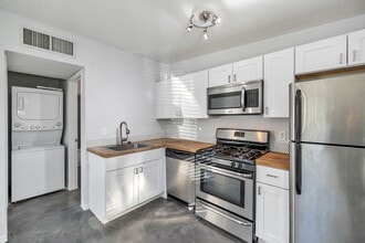 Beautiful 1Bed/1Bath with Private Patio in Tempe, AZ - Building Photo - Building Photo