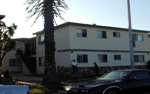 931 S Ventura Rd in Oxnard, CA - Foto de edificio - Building Photo