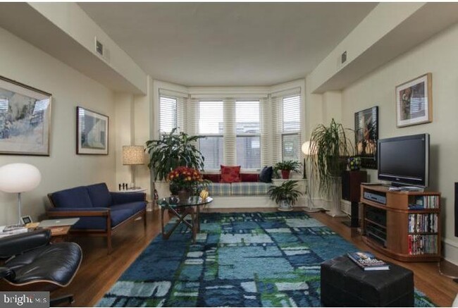 property at 2201 Chestnut St