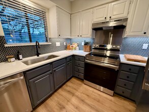 508 Algerita Dr, Unit A in Georgetown, TX - Building Photo - Building Photo