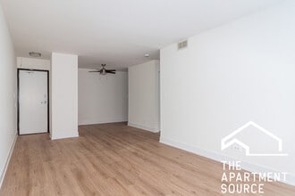 544 W Melrose St in Chicago, IL - Foto de edificio - Building Photo