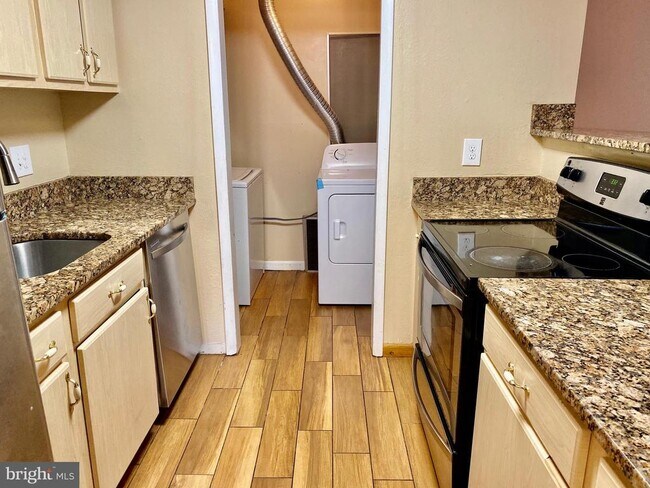 8864 Walutes Cir in Alexandria, VA - Building Photo - Building Photo