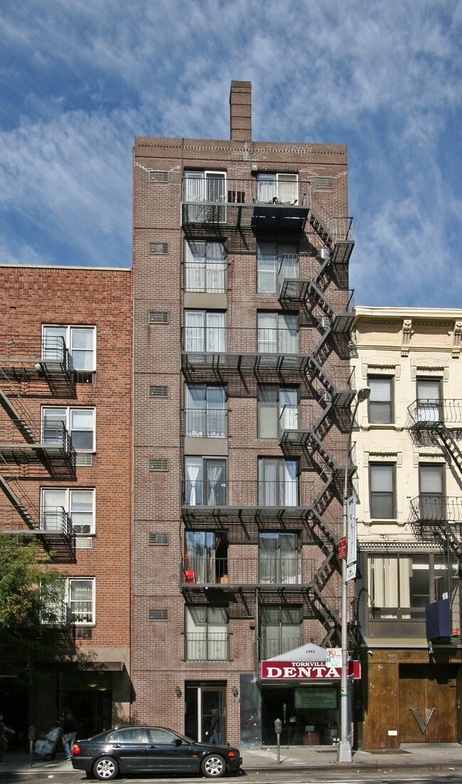 1485 First Avenue in New York, NY - Foto de edificio - Building Photo