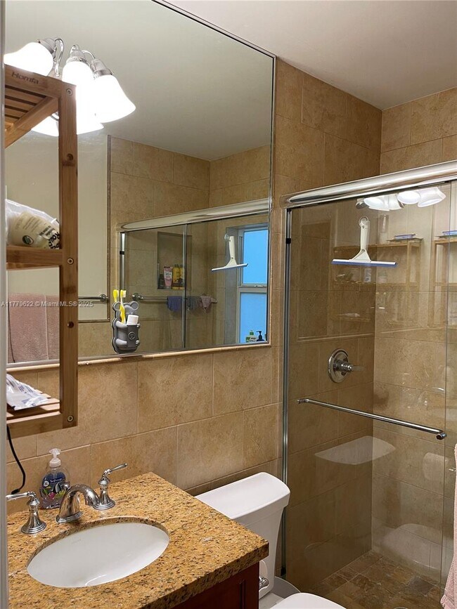 5495 SW 80th St in Miami, FL - Building Photo - Building Photo