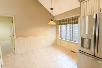 28 Edgewood Ct in Simsbury, CT - Foto de edificio - Building Photo