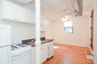 3909 N Janssen Ave in Chicago, IL - Foto de edificio - Building Photo