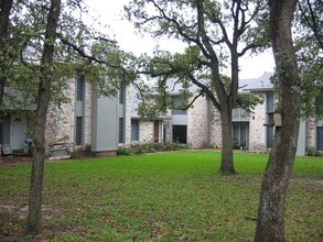 Bluff Manor Apartments in La Grange, TX - Building Photo - Building Photo