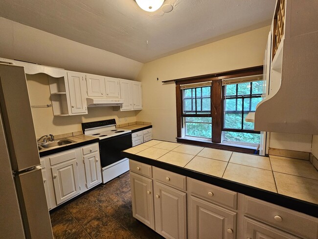 271 Nashua St in Milford, NH - Foto de edificio - Building Photo