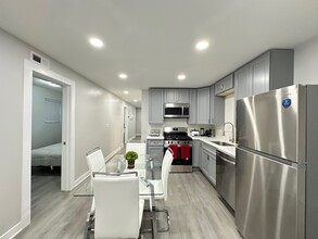 1937 W Grand Ave, Unit G08C in Chicago, IL - Building Photo - Building Photo