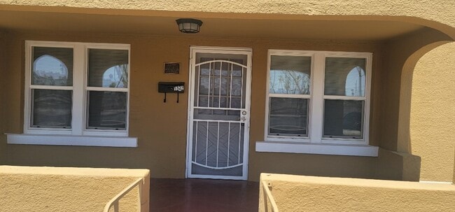 property at 5942 West Myrtle Ave