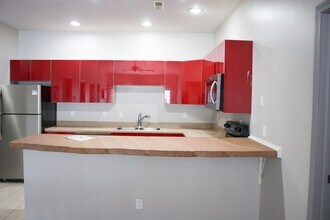 401 W Springfield Ave in Urbana, IL - Building Photo - Building Photo