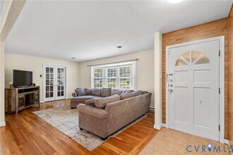 1871 Pender Ave in Petersburg, VA - Foto de edificio - Building Photo