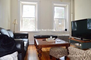 15 Egremont Rd, Unit 1 in Boston, MA - Building Photo