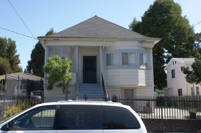 3260 Prentiss St in Oakland, CA - Building Photo - Building Photo