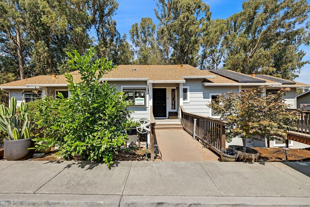 3238 Monika Ln in Hayward, CA - Building Photo