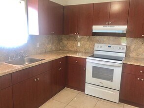 801 SW 8th St in Hallandale Beach, FL - Building Photo - Building Photo