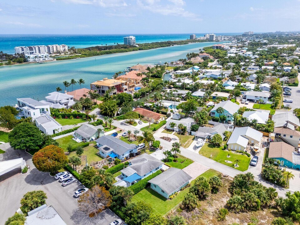 3475 Harbor Rd N in Tequesta, FL - Building Photo