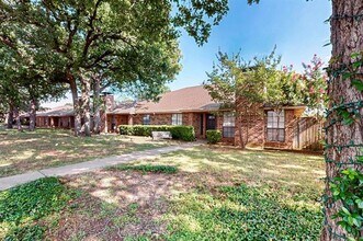 1902 N Irving Heights Dr in Irving, TX - Building Photo - Building Photo