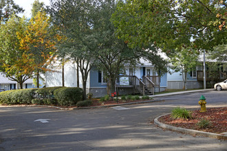 Oaks at Magnolia in Tallahassee, FL - Building Photo - Building Photo