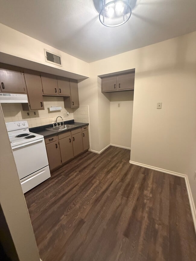 5401 Eichelberger St, Unit 2D