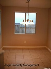 10101 E Taron Dr in Elk Grove, CA - Building Photo - Building Photo