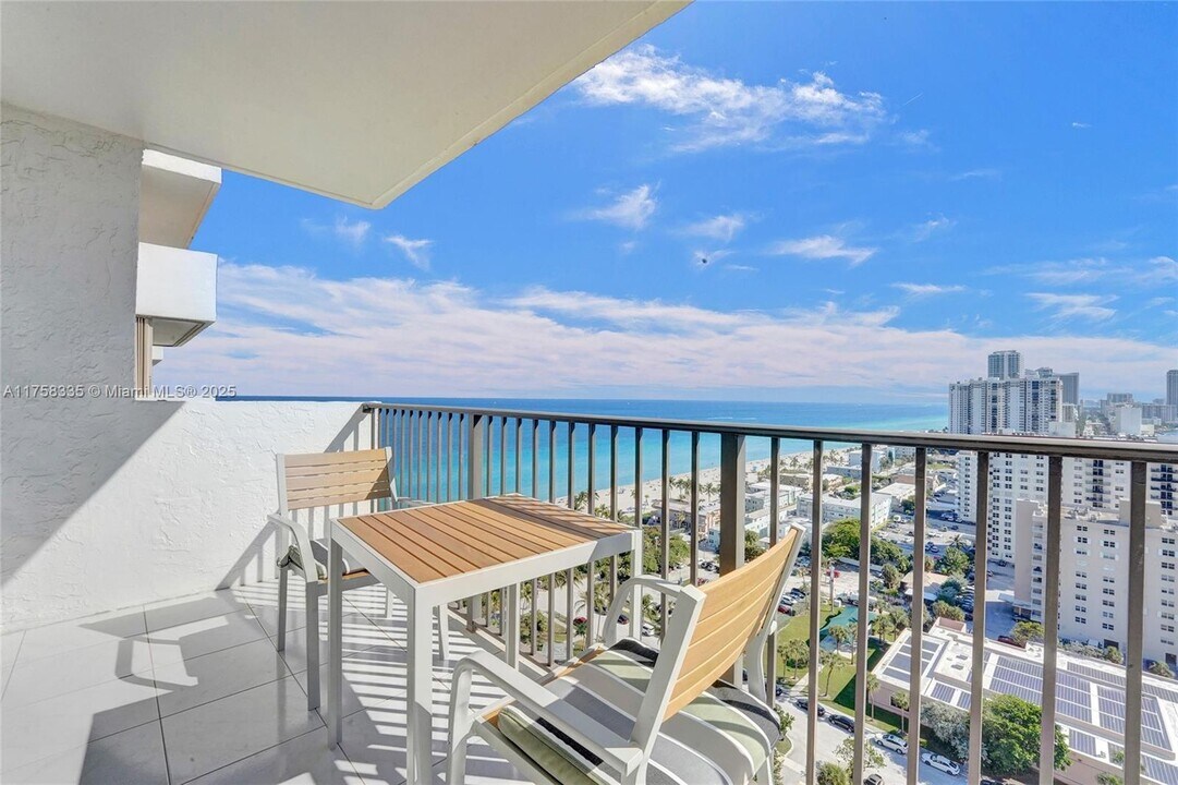 1201 S Ocean Dr, Unit 2208S in Hollywood, FL - Building Photo