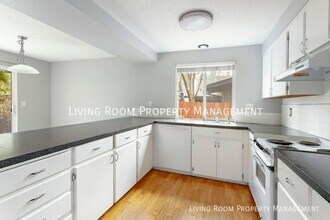 12233 SE River Rd in Milwaukie, OR - Building Photo - Building Photo