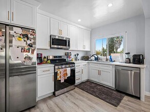 1005 Hi Point St, Unit 1005 in Los Angeles, CA - Building Photo - Building Photo