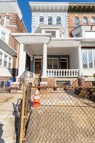 5003 Pine St in Philadelphia, PA - Building Photo