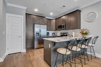 953 44th Ave N in Nashville, TN - Foto de edificio - Building Photo